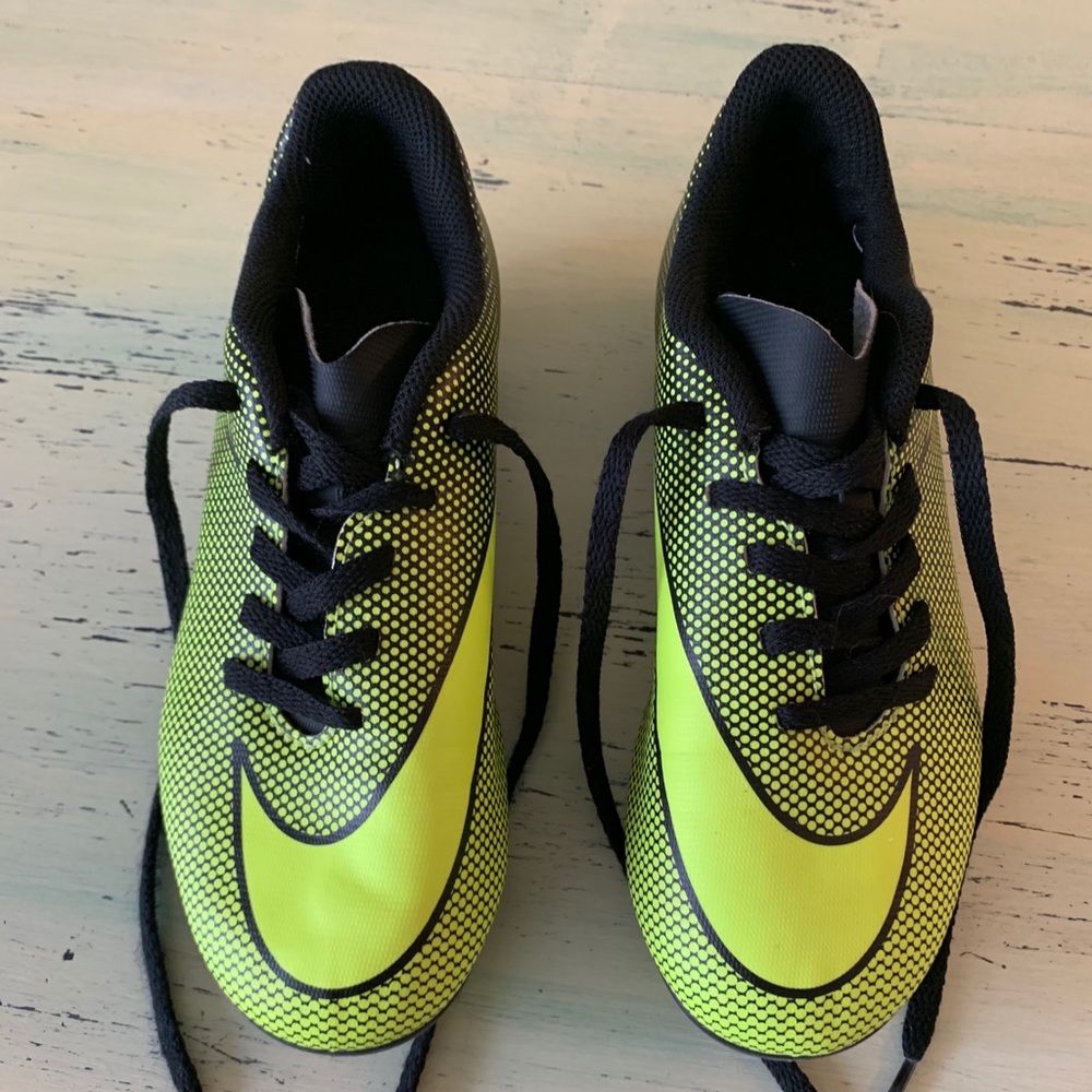 Nike Kids' Bravata II Firm Ground Soccer Cleats